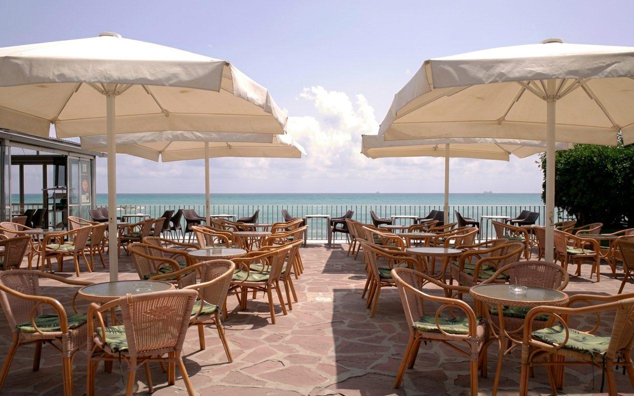 Terraza frente al mar