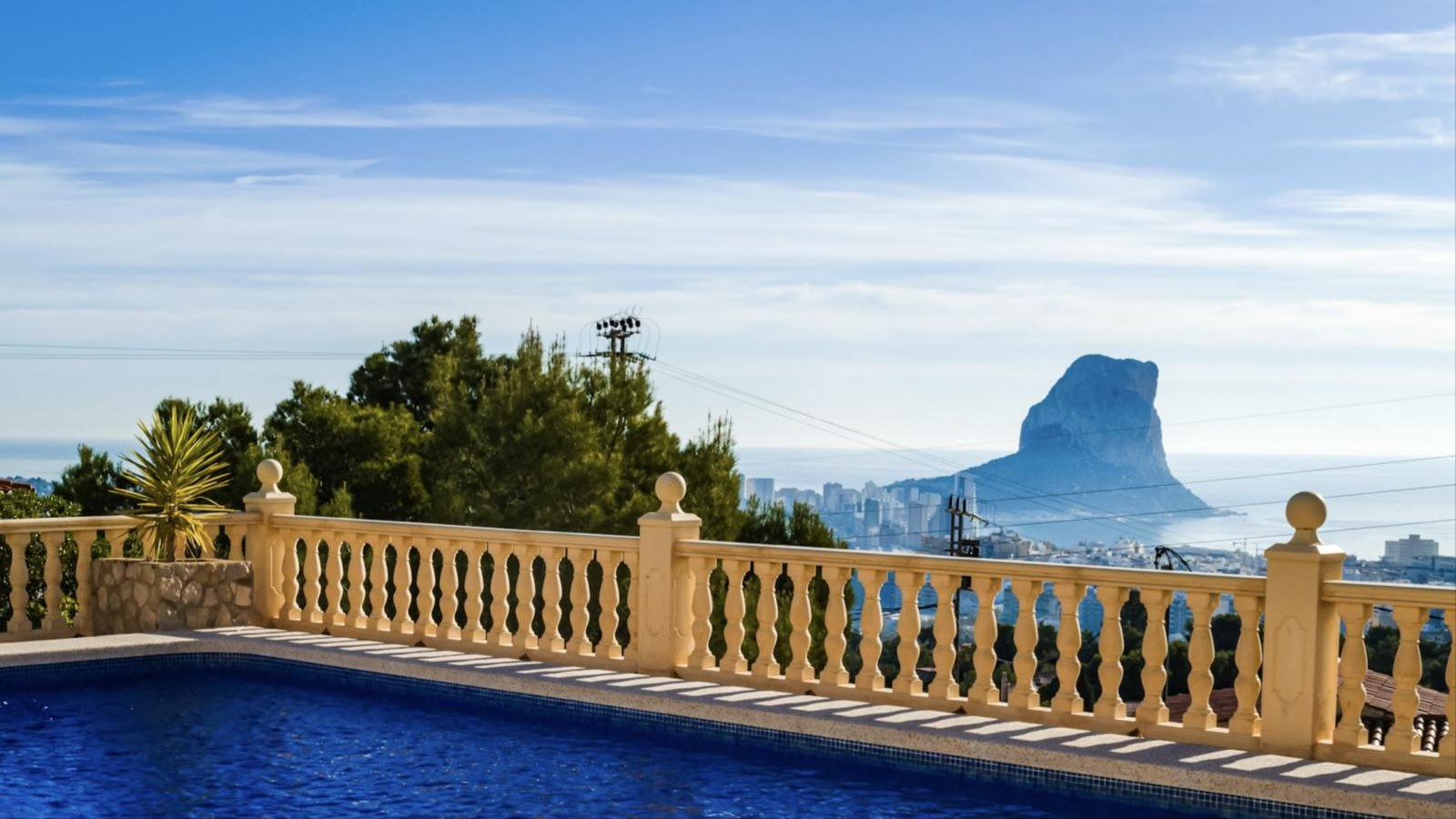 Pool overlooking the Peñón de Ifach in Calpe